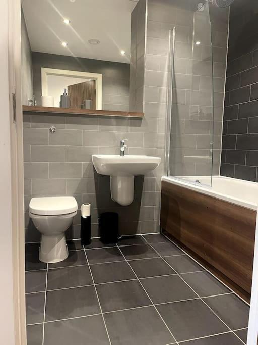 Apartamento Lovely 2-bedroom With Balcony *